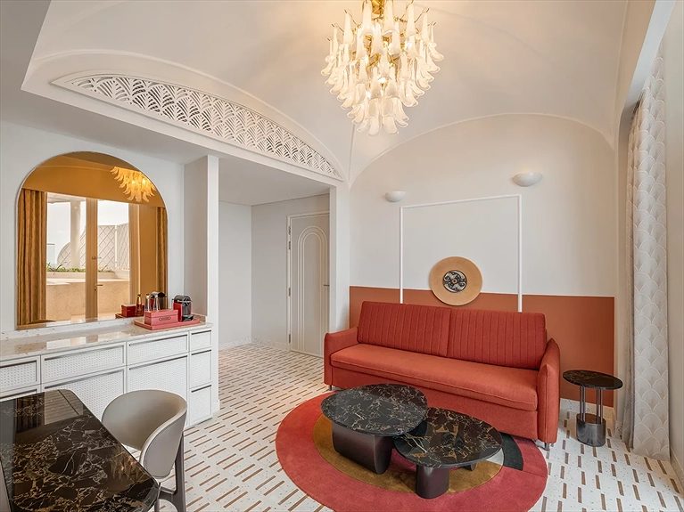 Phòng khách Capri Terrace Suite King