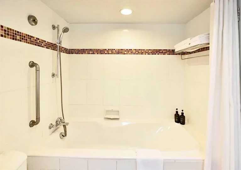 Phòng tắm hiện đại, sạch sẽ