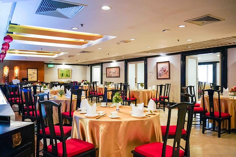 Nhà hàng rộng rãi, sạch sẽ