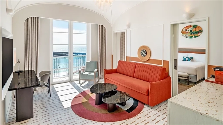 Phòng khách Amalfi Ocean View Suite