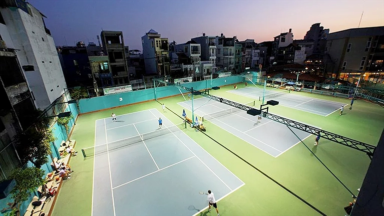 Khu vực sân tennis