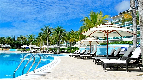 Hồ bơi ngoài trời