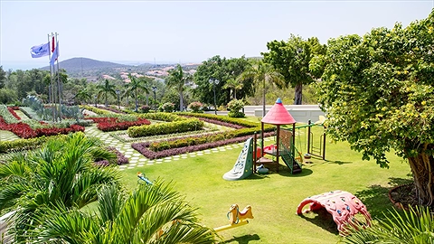 Khuôn viên sân chơi trẻ em ngoài trời