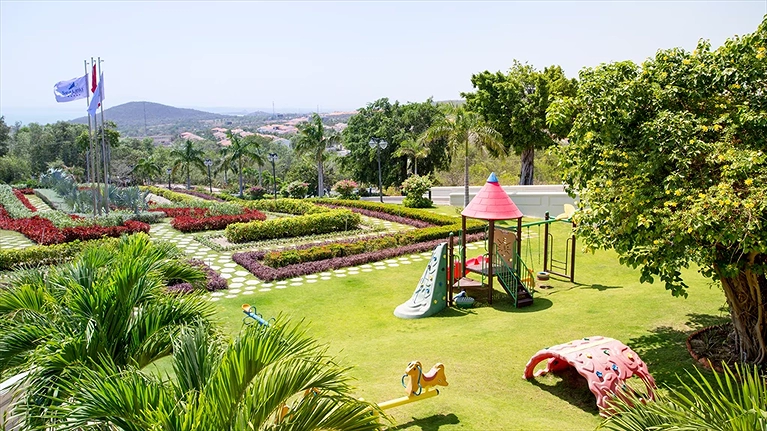 Khuôn viên sân chơi trẻ em ngoài trời