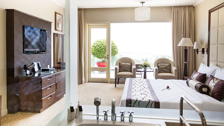 Phòng Superior Sea View - King Bed