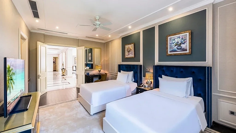 Six-Bedrooms Sky Blu Beach Villa