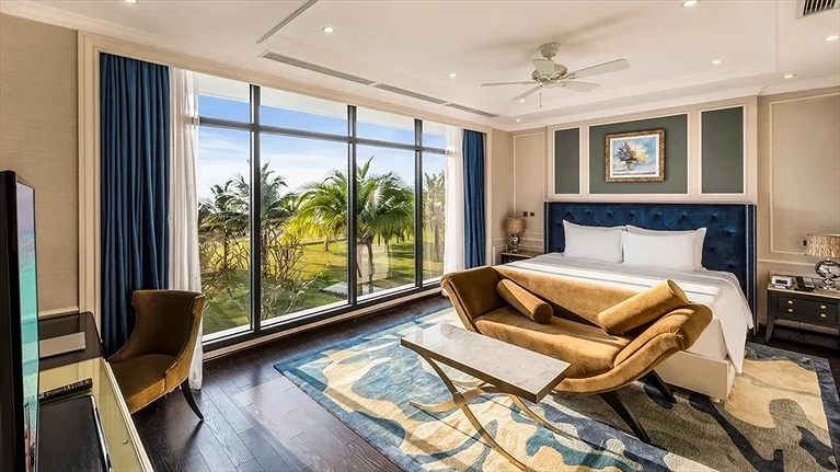 Six-Bedrooms Sky Blu Beach Villa