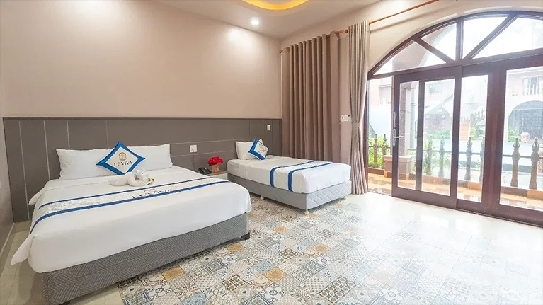 Premium Pool View Triple