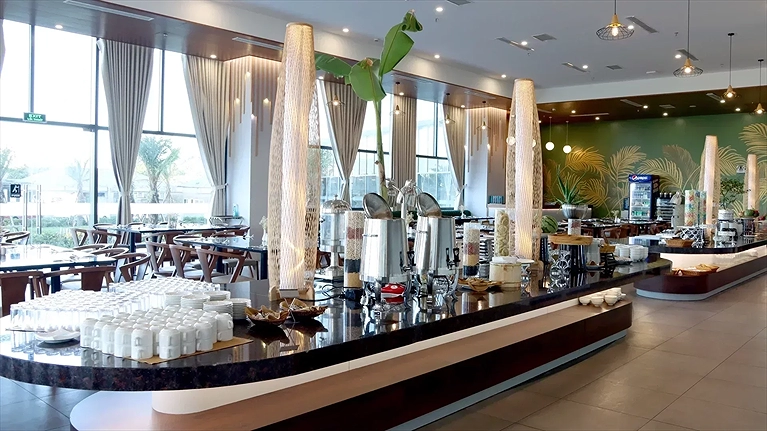 Nhà hàng phục vụ bữa sáng