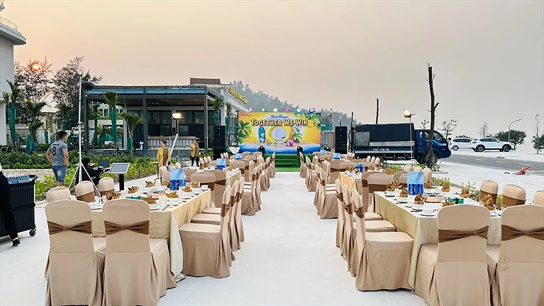 Khu vực phục vụ tiệc ngoài trời