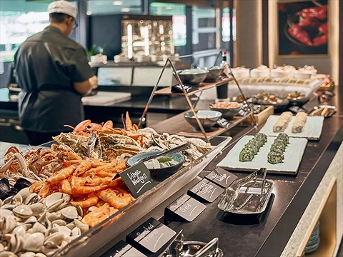 Quầy bếp mở, sạch sẽ