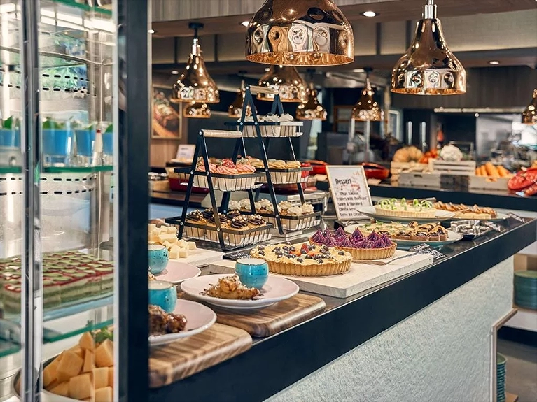 Quầy line tráng miệng của nhà hàng đa dạng