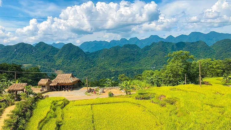 View núi và ruộng bậc thang