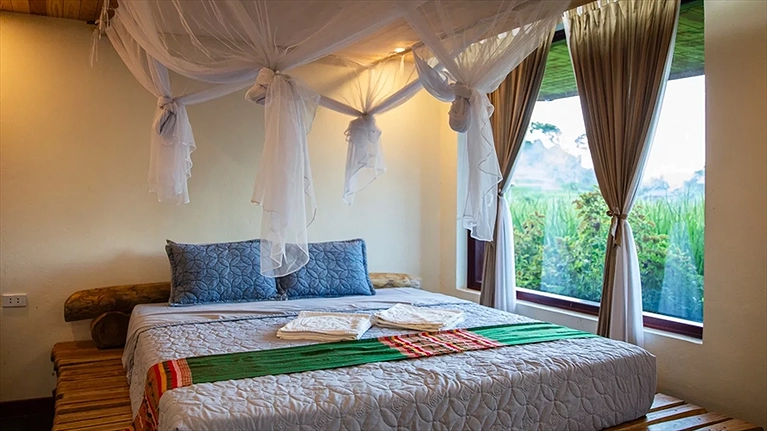 Executive top floor king room with balcony and mountain view