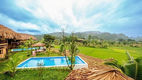 Hồ bơi ngoài trời