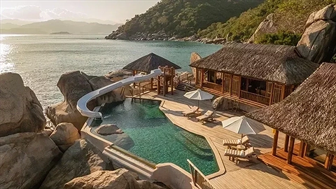 Villa nằm ở vị trí đắc địa nên tầm nhìn riêng tư và ôm trọn Vịnh biển