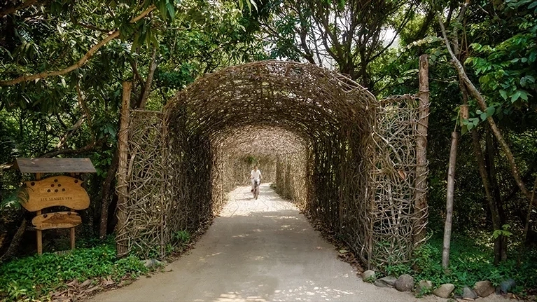 Tận dụng vẻ đẹp mộc mạc của tự nhiên, Six Senses Ninh Vân Bay cũng mang đến những góc thật "thơ"