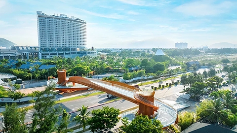 Cầu đi bộ qua biển hữu nghị Việt Nhật