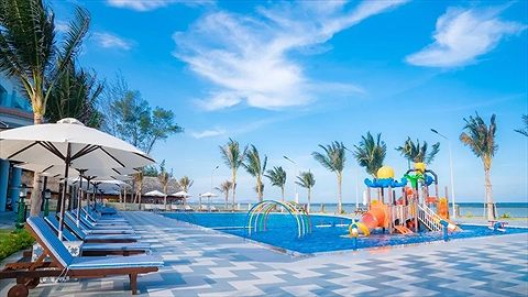 Hồ bơi ngoài trời