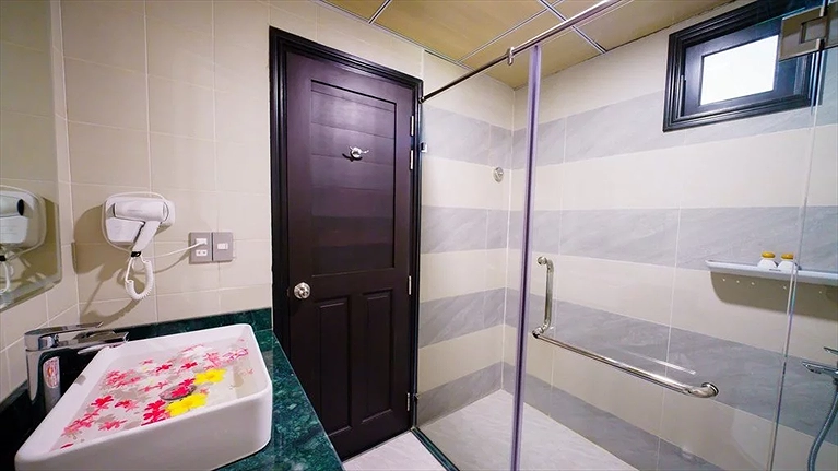 Khu vực nhà vệ sinh