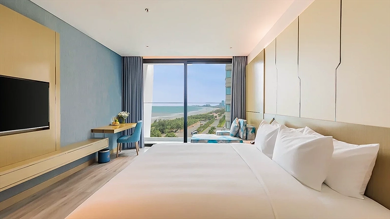 Premier Deluxe Partial Sea View