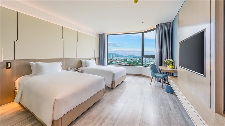 Deluxe Partial Sea View