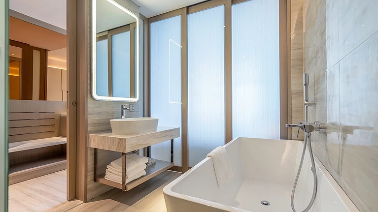 Premier Deluxe Partial Sea View