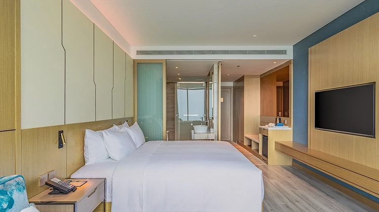 Premier Deluxe Partial Sea View