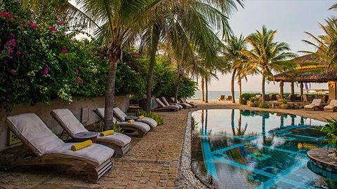 Khu vực hồ bơi ngoài trời