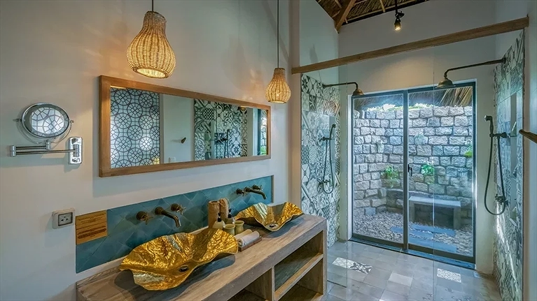 Deluxe Beachfront Bungalow