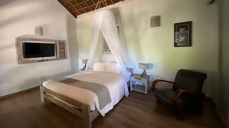 4 Bedrooms Family Villa