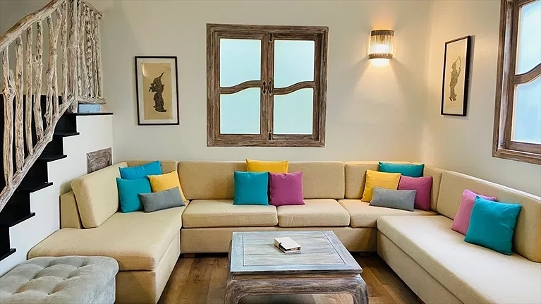 4 Bedrooms Family Villa