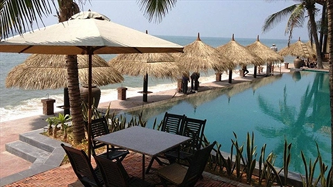 Hồ bơi ngoài trời