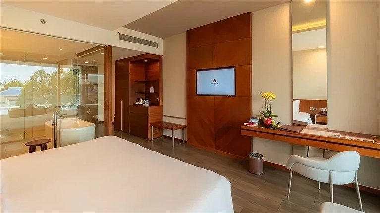 Classic City View King Bed