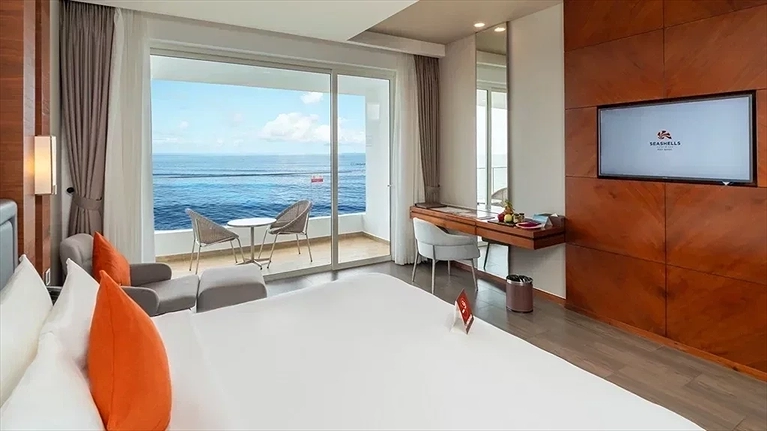 Classic Ocean View King Bed