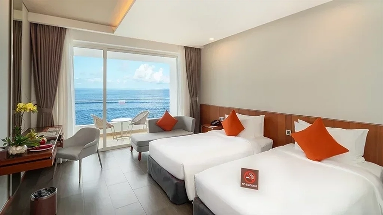 Classic Ocean View Twin Bed