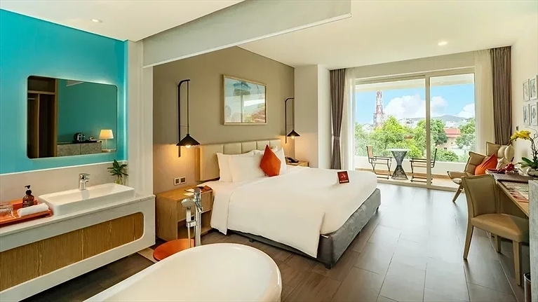 Premium City View King Bed