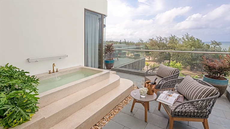 Luxury Balcony Ocean View