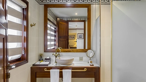 Rooftop Jacuzzi Suite