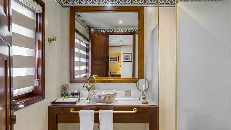 Rooftop Jacuzzi Suite