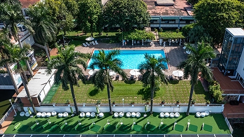 Khu vực Hồ Bơi và Sân Golf