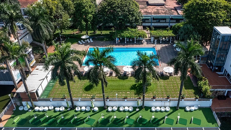 Khu vực Hồ Bơi và Sân Golf