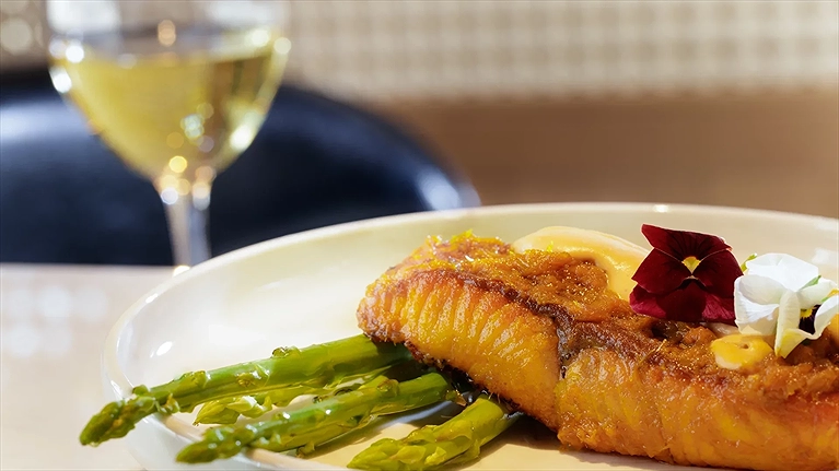 Chiêm ngưỡng những cảnh quan đa dạng của khu vực, thưởng thức ẩm thực tinh túy