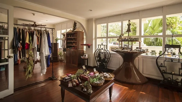 Khu vực bán đồ lưu niệm 