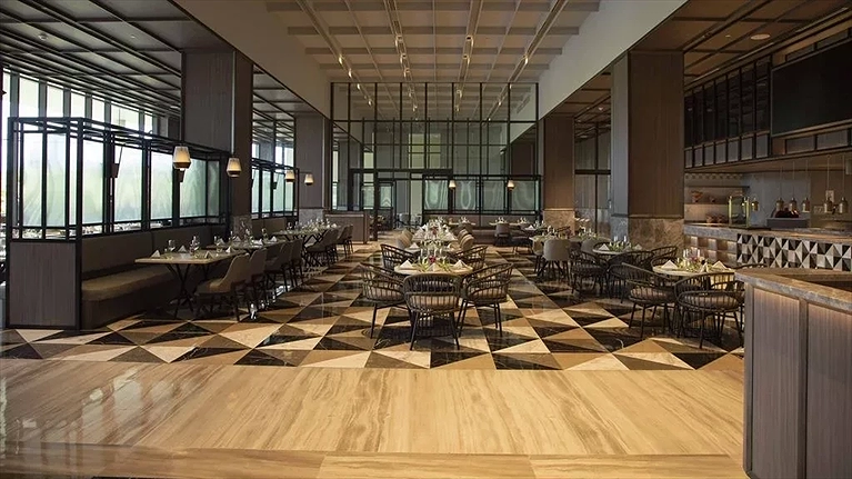 Nhà hàng Horizons Restaurant & Bar