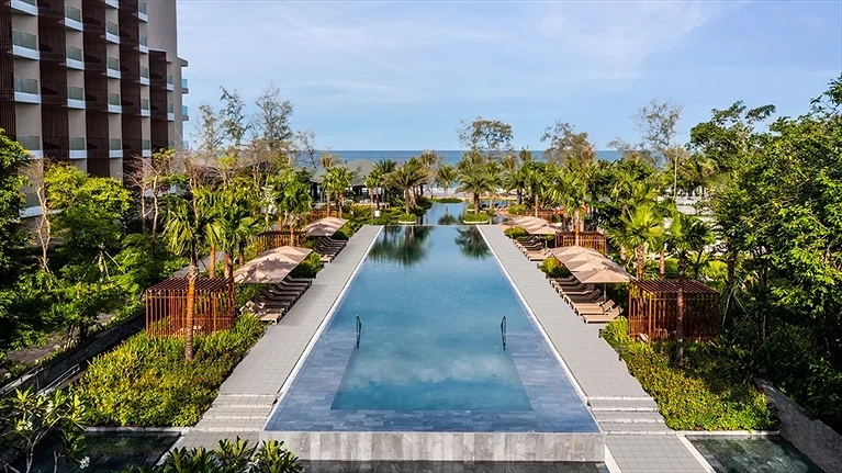 Hồ bơi ngoài trời