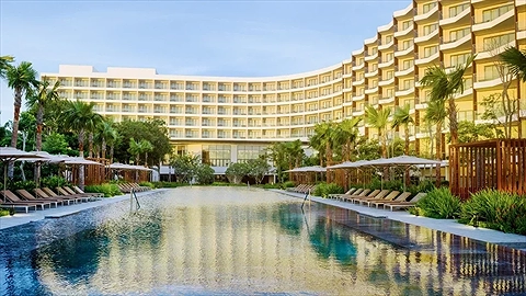 Hồ bơi ngoài trời