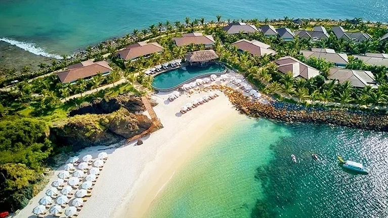 Amiana sở hữu những bãi biển riêng tư với bãi cát trắng mịn, nước trong xanh