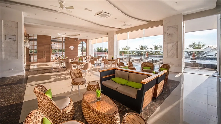 Khu vực quầy bar tại lobby