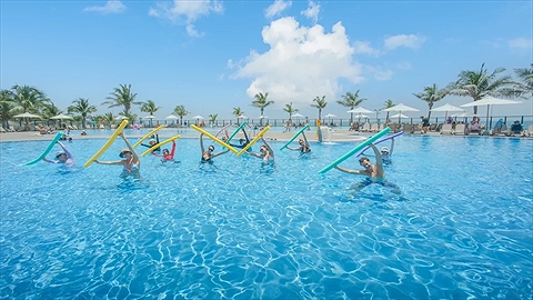 Hoạt động yoga dưới nước